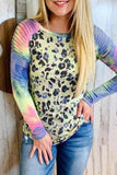 Top a maniche lunghe ritagliato con stampa tie-dye